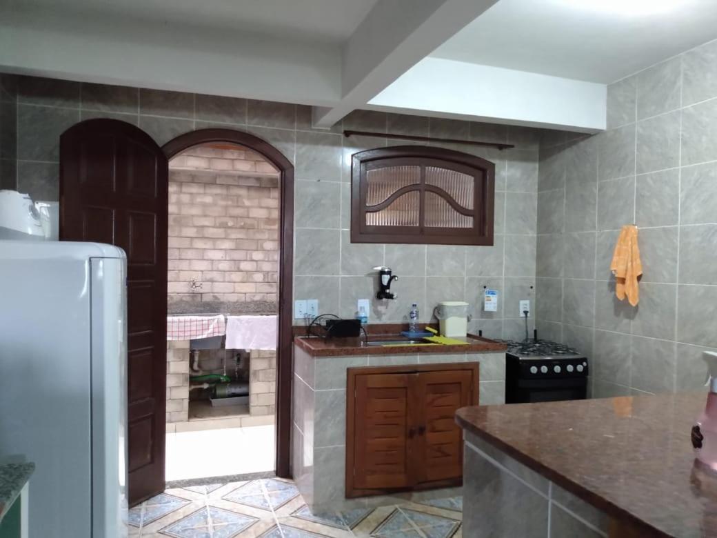 Casa Agradavel Com 3 Suites Em Condominio A 150 Metros Da *